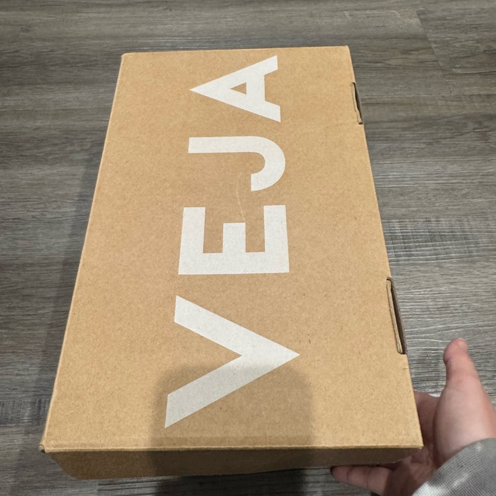Veja V-10 B Mesh White Natural Low Top Sneakers - Picture 11 of 13